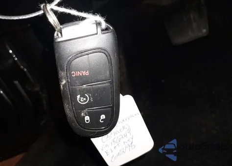 2019 Jeep Cherokee Latitude Plus 4X4 z USA, uszkodzony, nr VIN 1C4PJMLX5KD156249